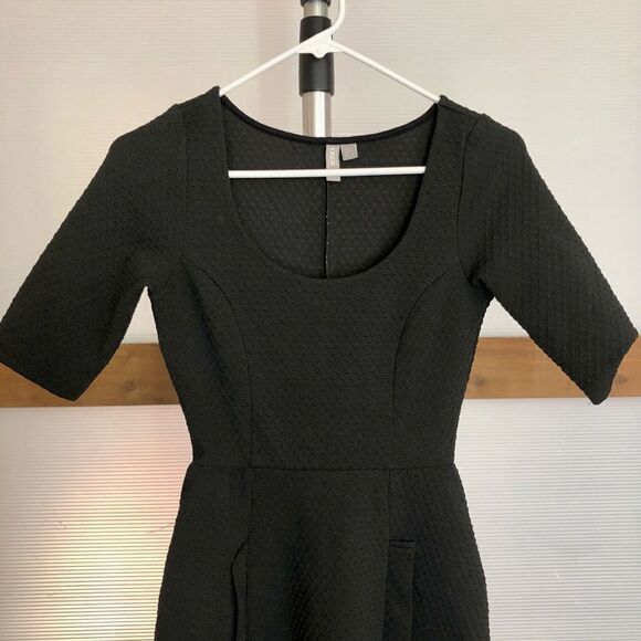 ASOS Black Textured Short Sleeve Scoop Neck Fit & Flare Dress Sz 2 - Picture 4 of 6